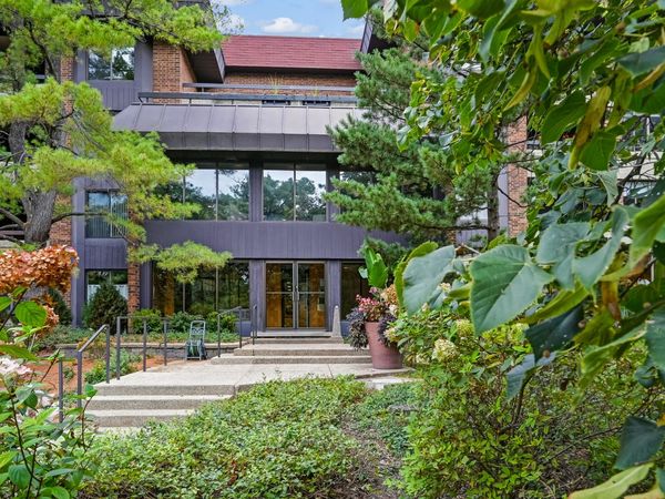 1409 Burr Oak Road, Unit 111A, Hinsdale, IL 60521