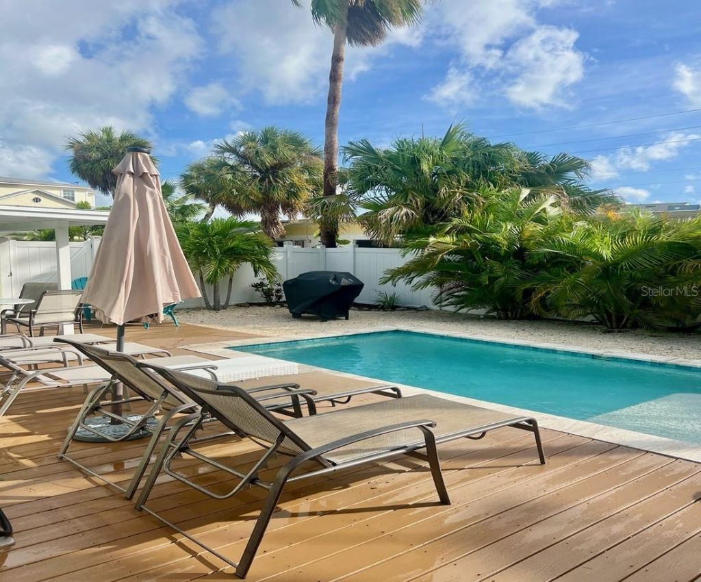 311 63rd Street, Holmes Beach, FL 34217 Photo