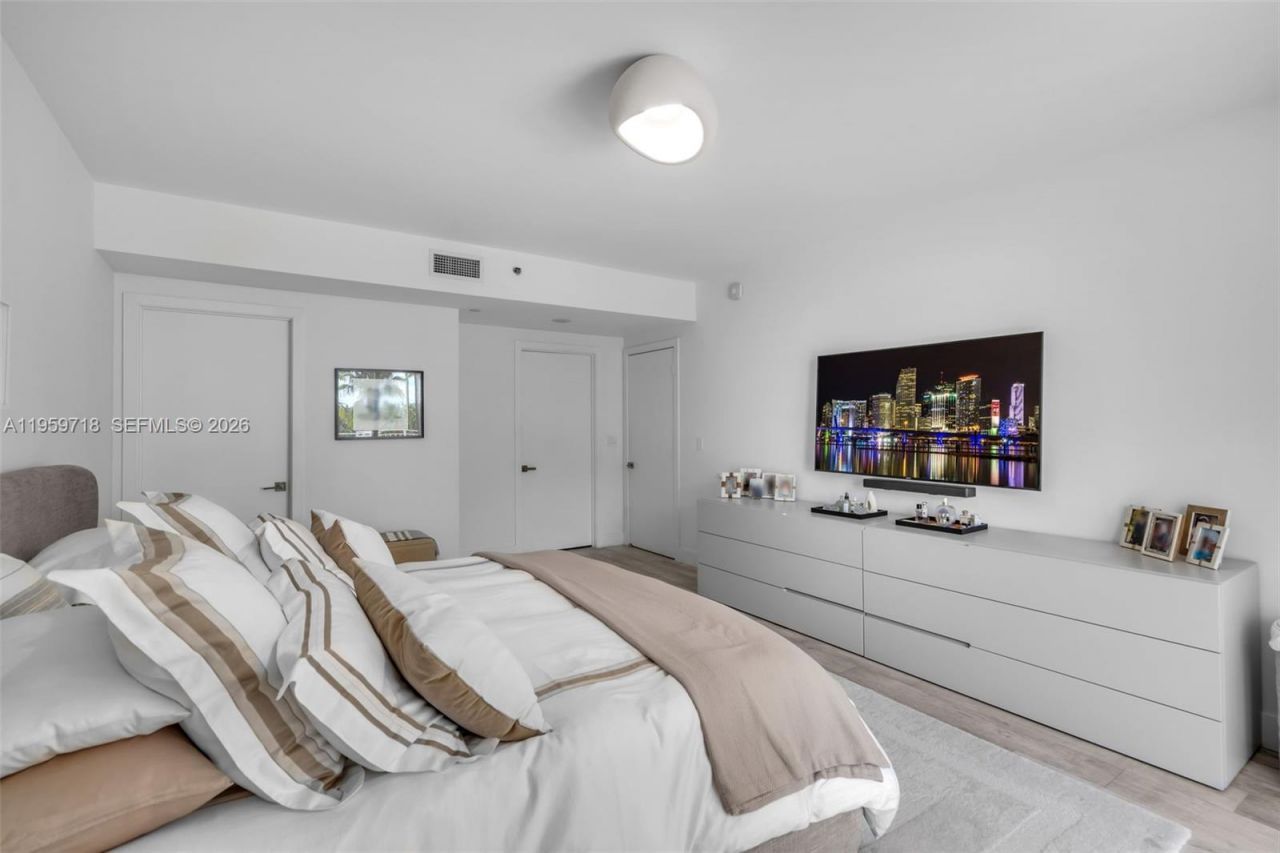 791 Crandon Blvd, Unit 501, Key Biscayne, FL 33149 Photo