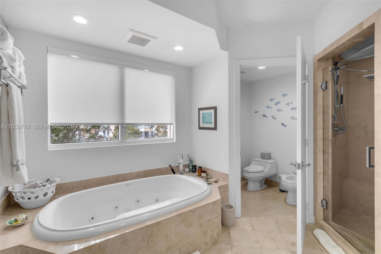 791 Crandon Blvd, Unit 501, Key Biscayne, FL 33149 Photo