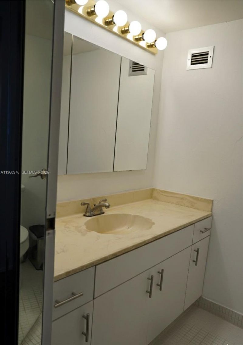 701 Three Islands Blvd, Unit 110, Hallandale Beach, FL 33009 Photo