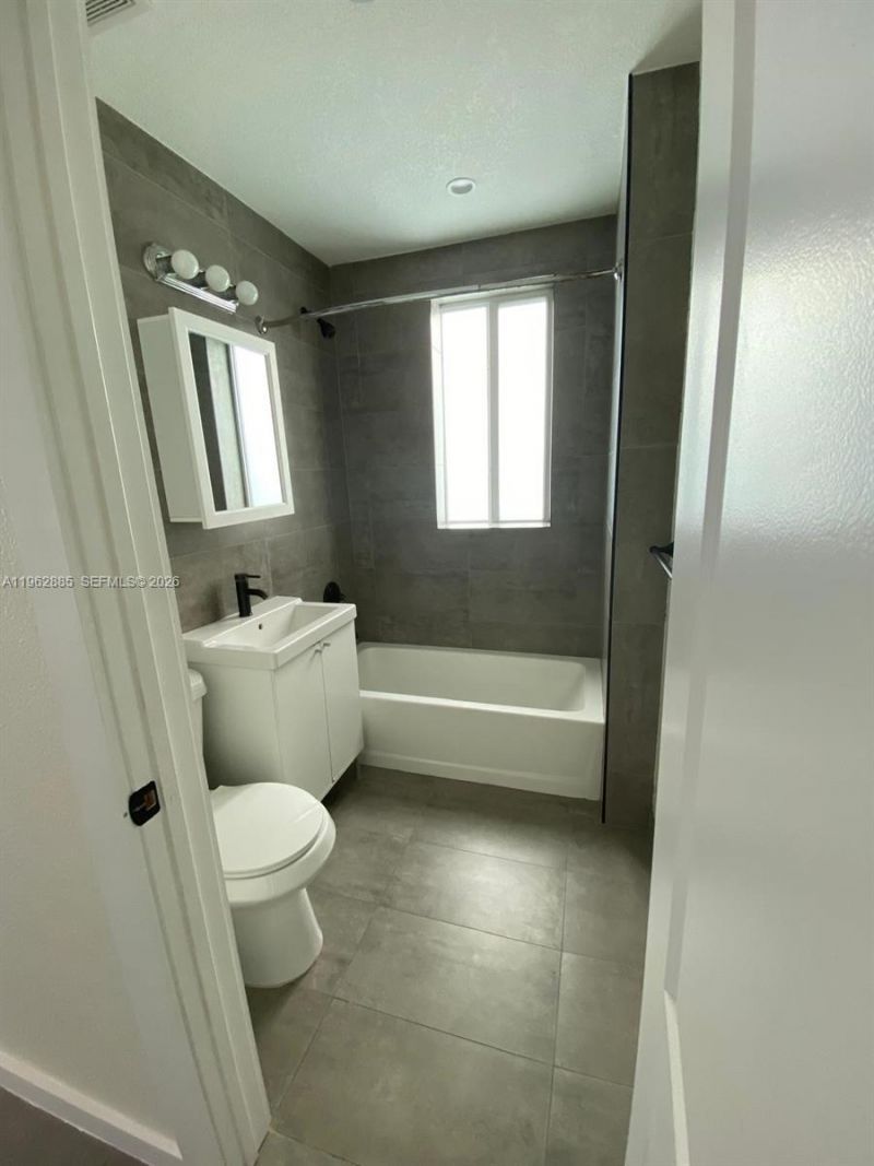 628 SW 16th Ave, Unit 204, Miami, FL 33135 Photo