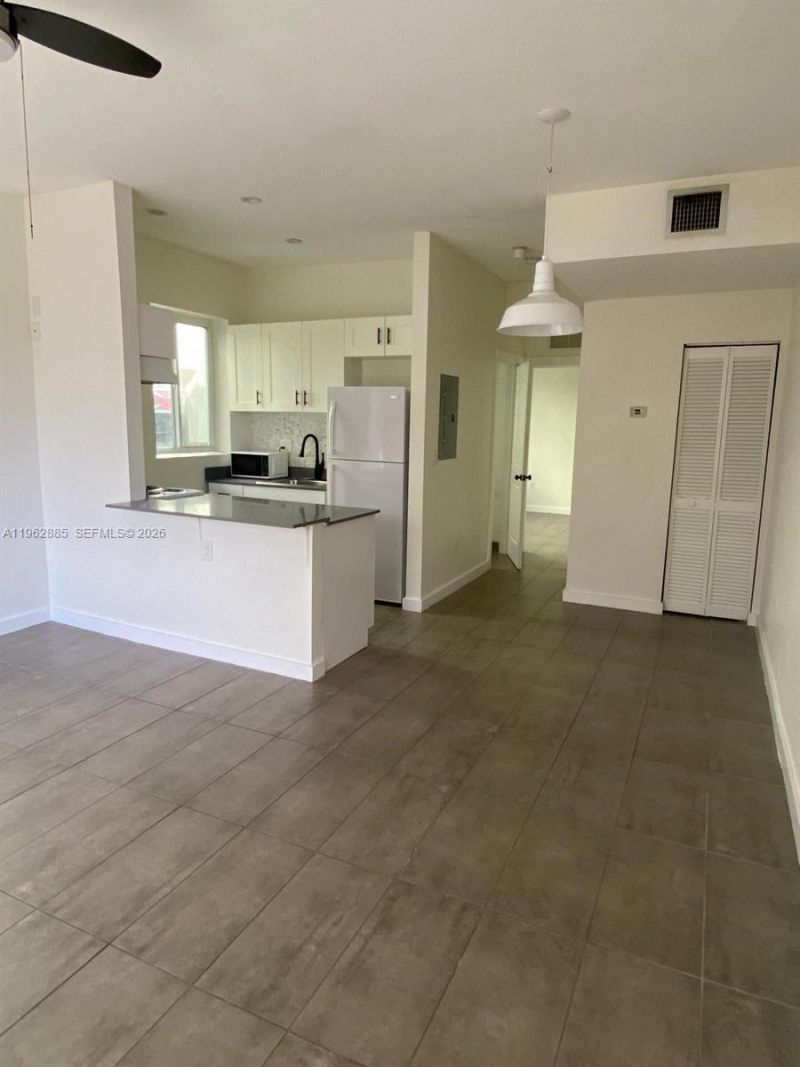 628 SW 16th Ave, Unit 204, Miami, FL 33135 Photo