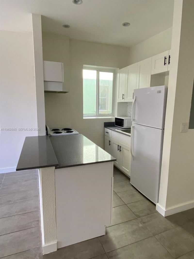 628 SW 16th Ave, Unit 204, Miami, FL 33135 Photo