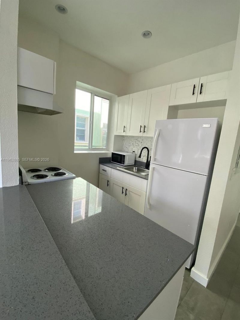 628 SW 16th Ave, Unit 204, Miami, FL 33135 Photo