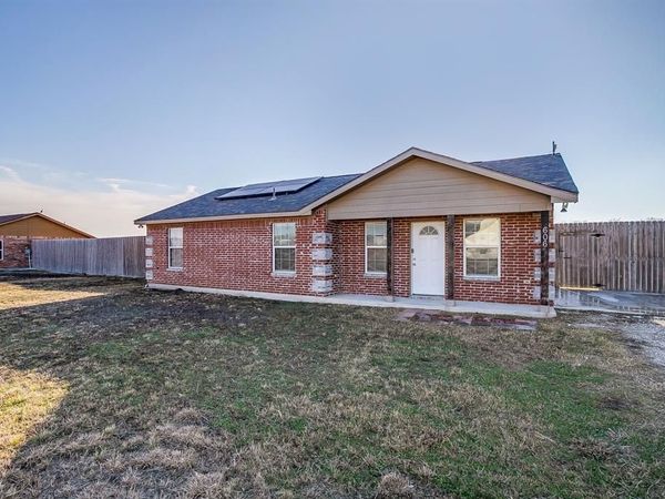 606 S Aquilla Street, Itasca, TX 76055