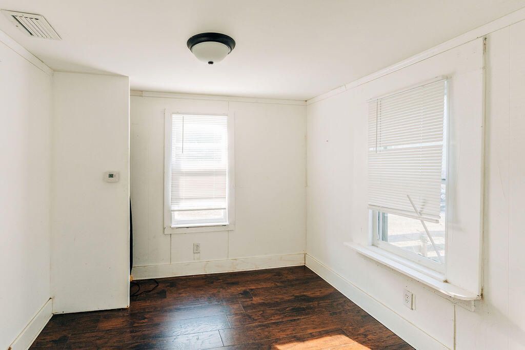 141 Nottingham Lane Photo 16