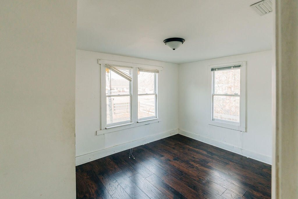 141 Nottingham Lane Photo 6