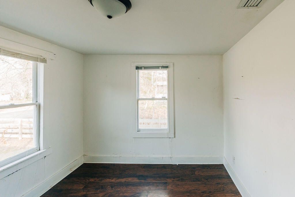 141 Nottingham Lane Photo 7