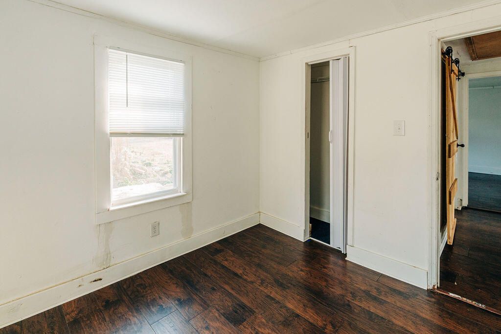 141 Nottingham Lane Photo 8