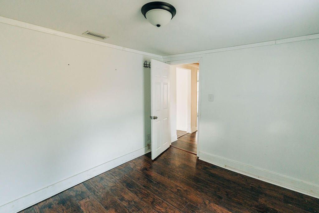 141 Nottingham Lane Photo 9