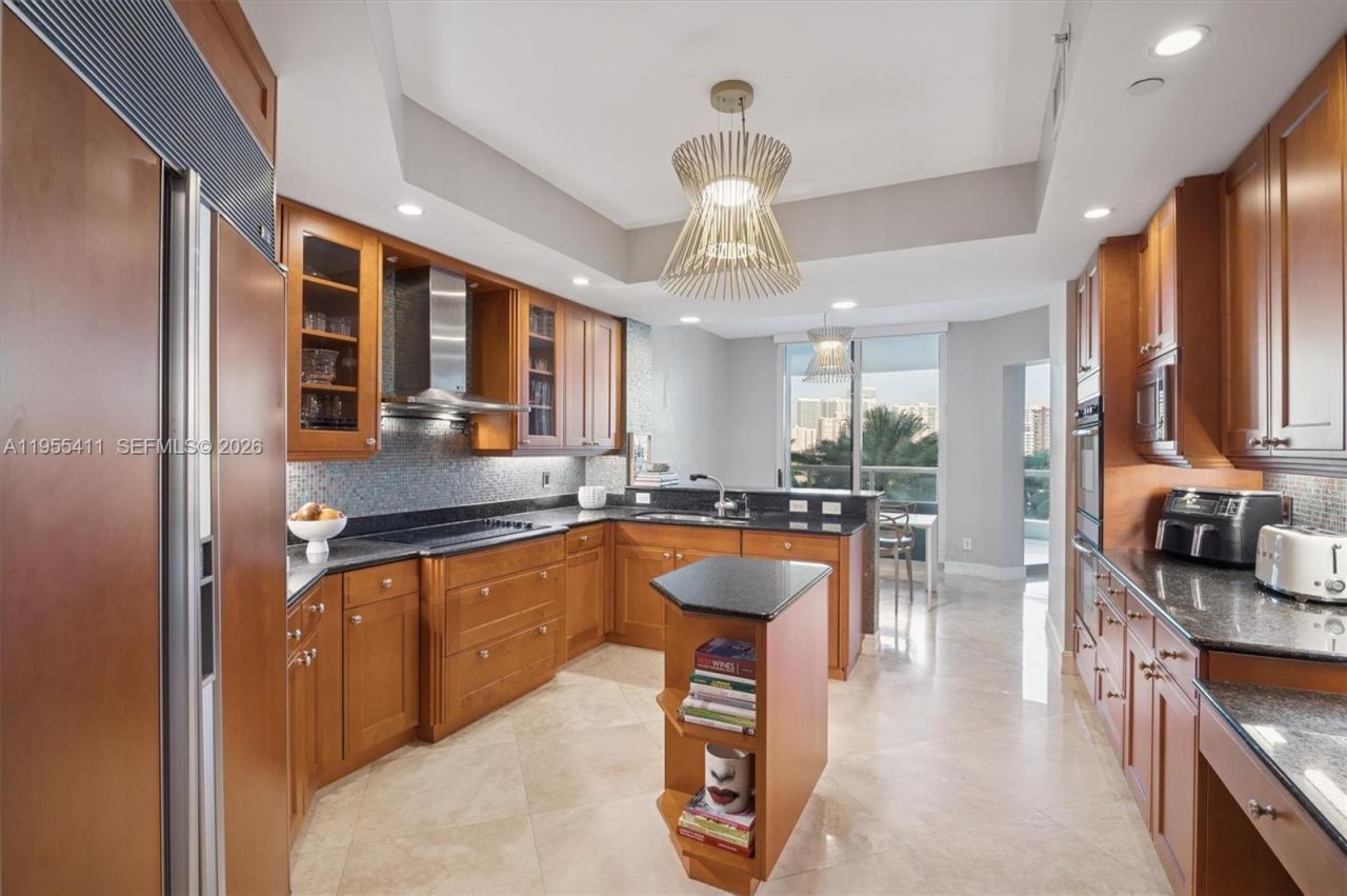 21200 Point Pl , Unit 504, Aventura, FL 33180 Photo