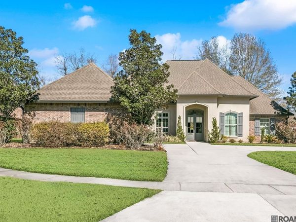 2913 Country Lake Dr, Zachary, LA 70791