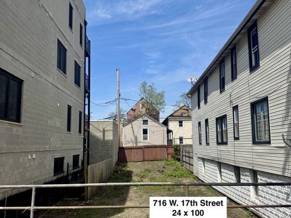 716 W 17th Street, Chicago, IL 60616