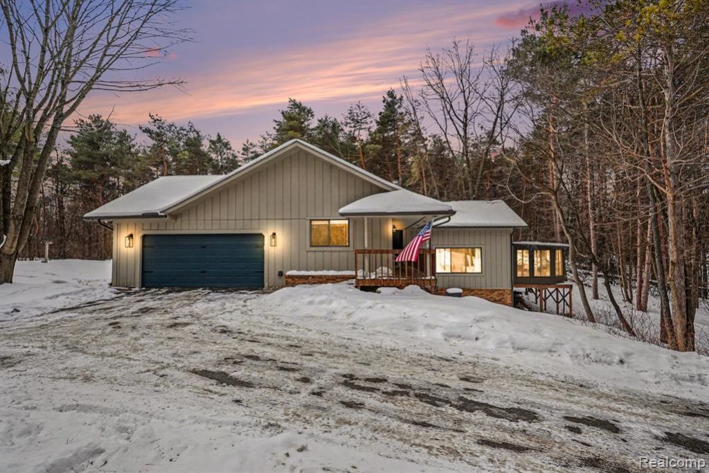 1276 Oakwood Road, Brandon Township, MI 48462 Main Photo