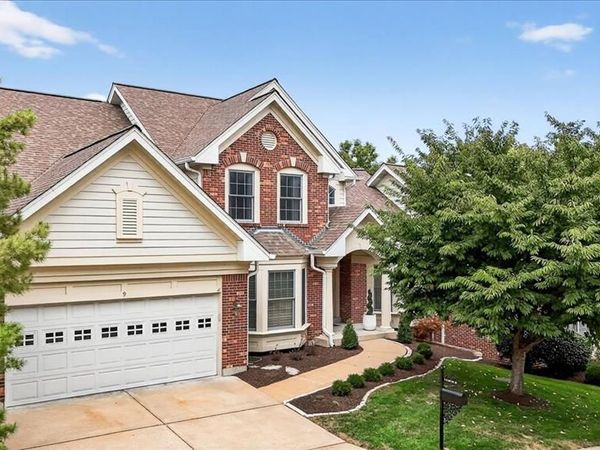 9 Picardy Hill Drive, Chesterfield, MO 63017