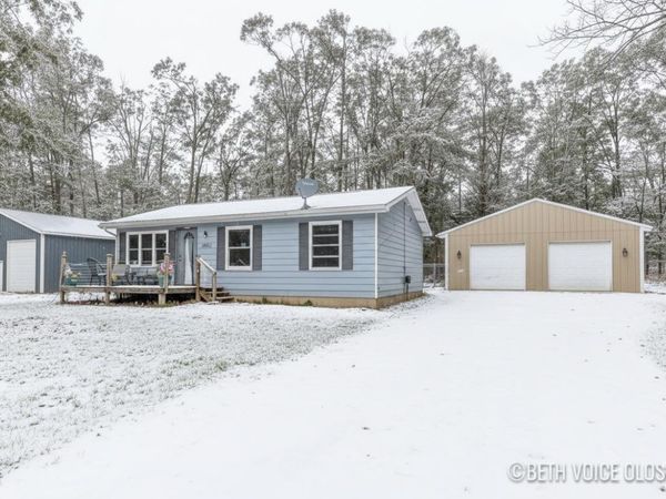 7690 Arrowroot, Gaylord, MI 49735