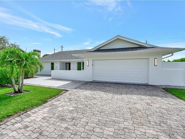 2517 Kings Lake BLVD, NAPLES, FL 34112