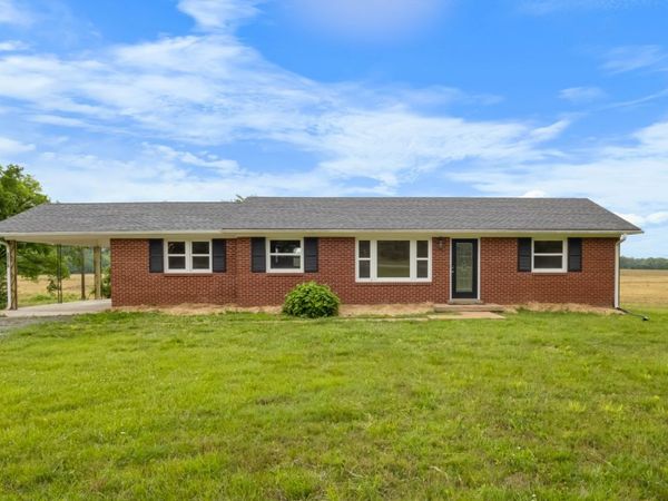 3070 Dover Rd , Woodlawn, TN 37191