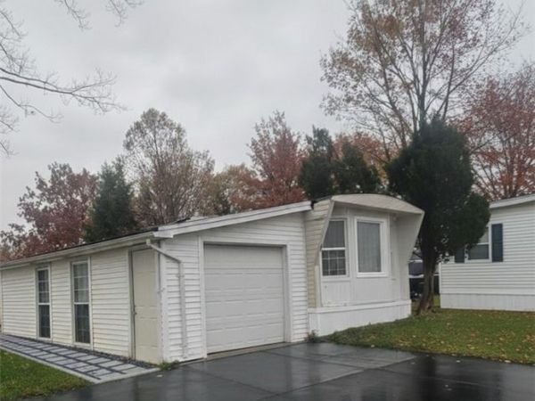 6 Highridge, Hamburg, NY 14075