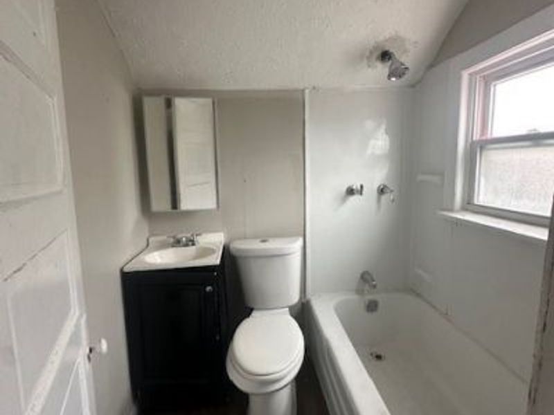 4678 E 147th Street, Cleveland, OH 44128 Photo 3