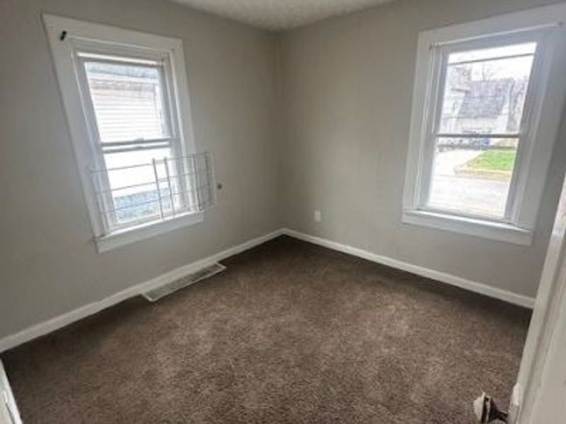 4678 E 147th Street, Cleveland, OH 44128 Photo 5