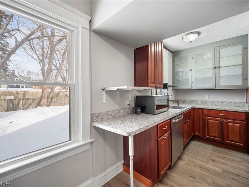 4002 Carlyle Avenue, Cleveland, OH 44109 Photo 12