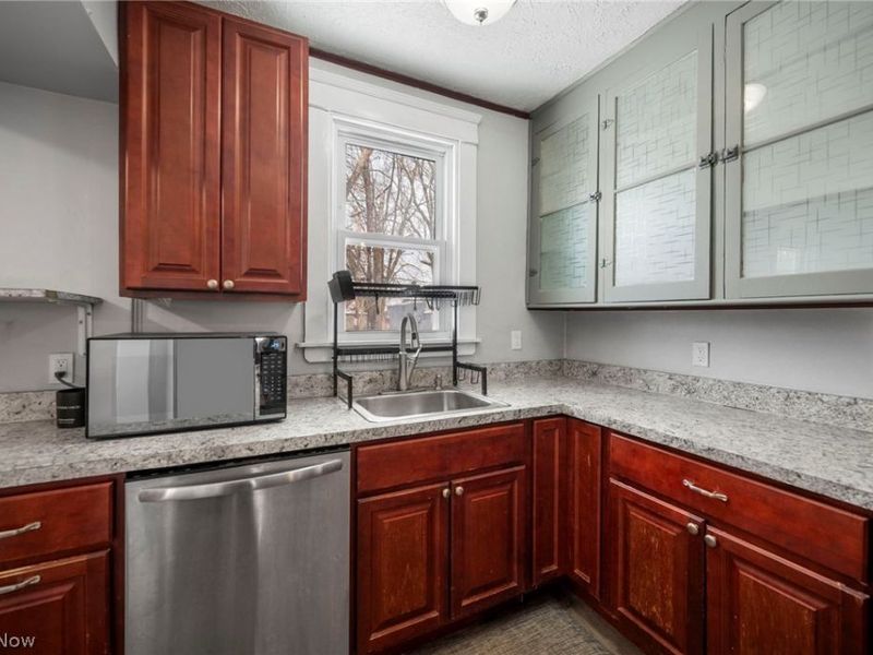 4002 Carlyle Avenue, Cleveland, OH 44109 Photo 13