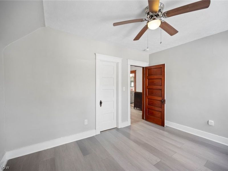 4002 Carlyle Avenue, Cleveland, OH 44109 Photo 18