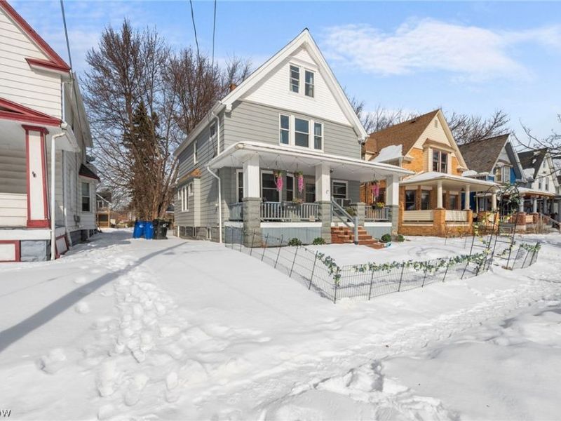 4002 Carlyle Avenue, Cleveland, OH 44109 Photo 2