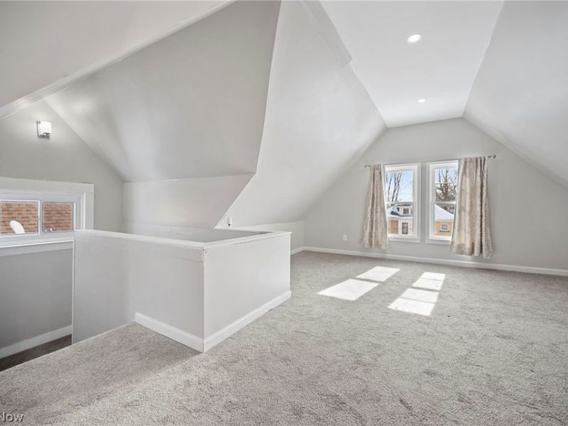 4002 Carlyle Avenue, Cleveland, OH 44109 Photo 25