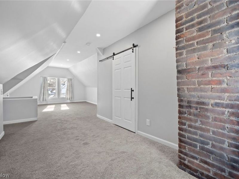 4002 Carlyle Avenue, Cleveland, OH 44109 Photo 27