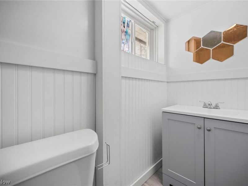 4002 Carlyle Avenue, Cleveland, OH 44109 Photo 30