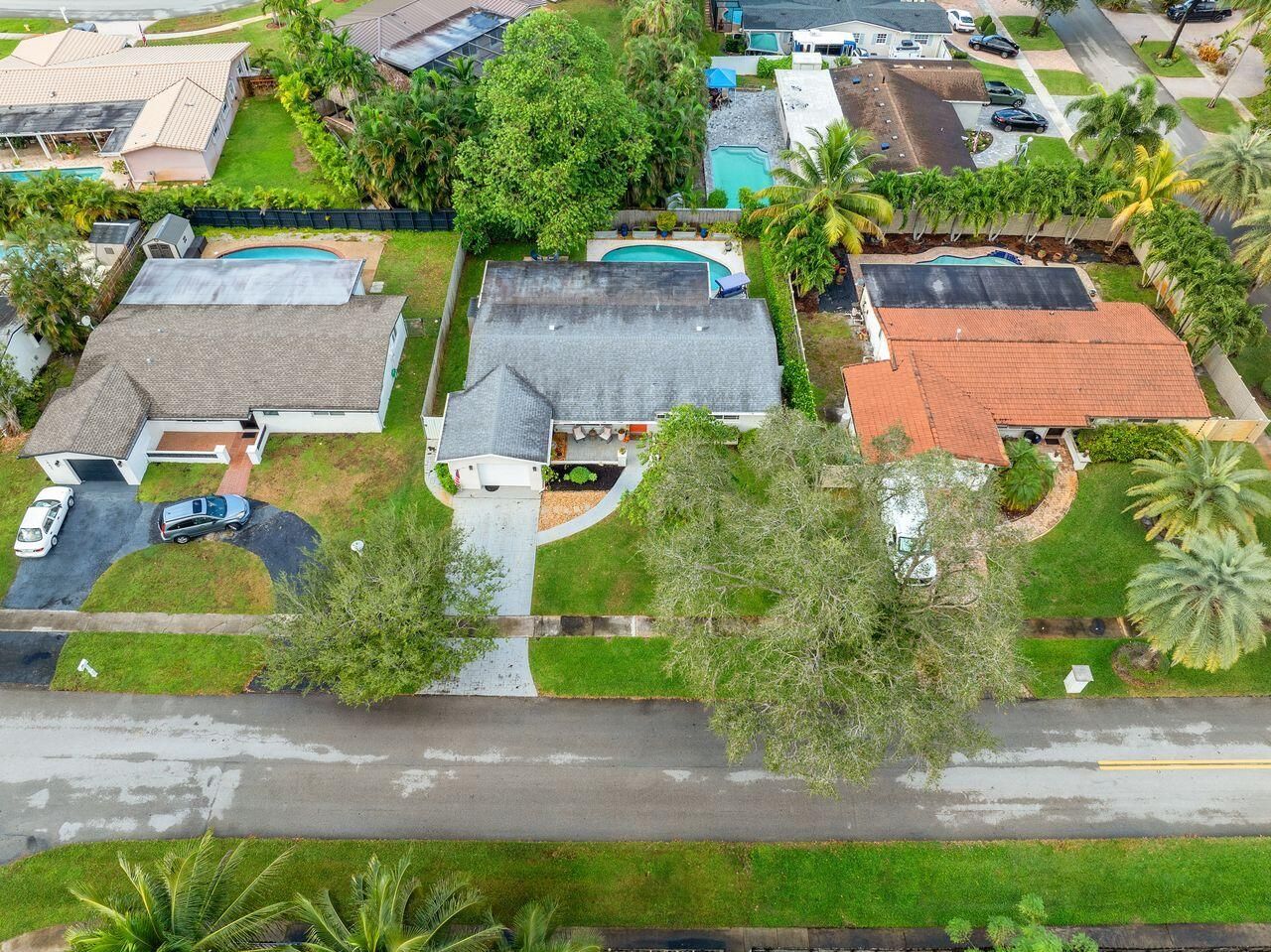10611 NW 18th Place, Pembroke Pines, FL 33026 Photo