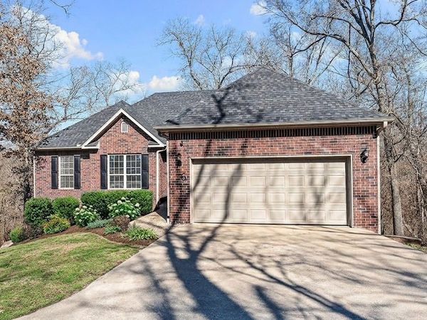 6 Burns Circle, Bella Vista, AR 72714