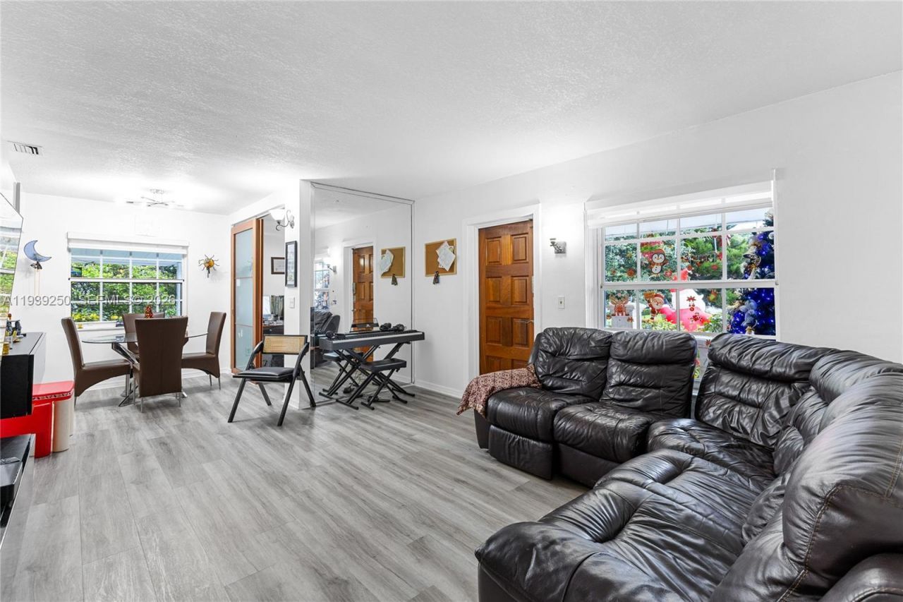 116 E 59 , Hialeah, FL 33013 Photo