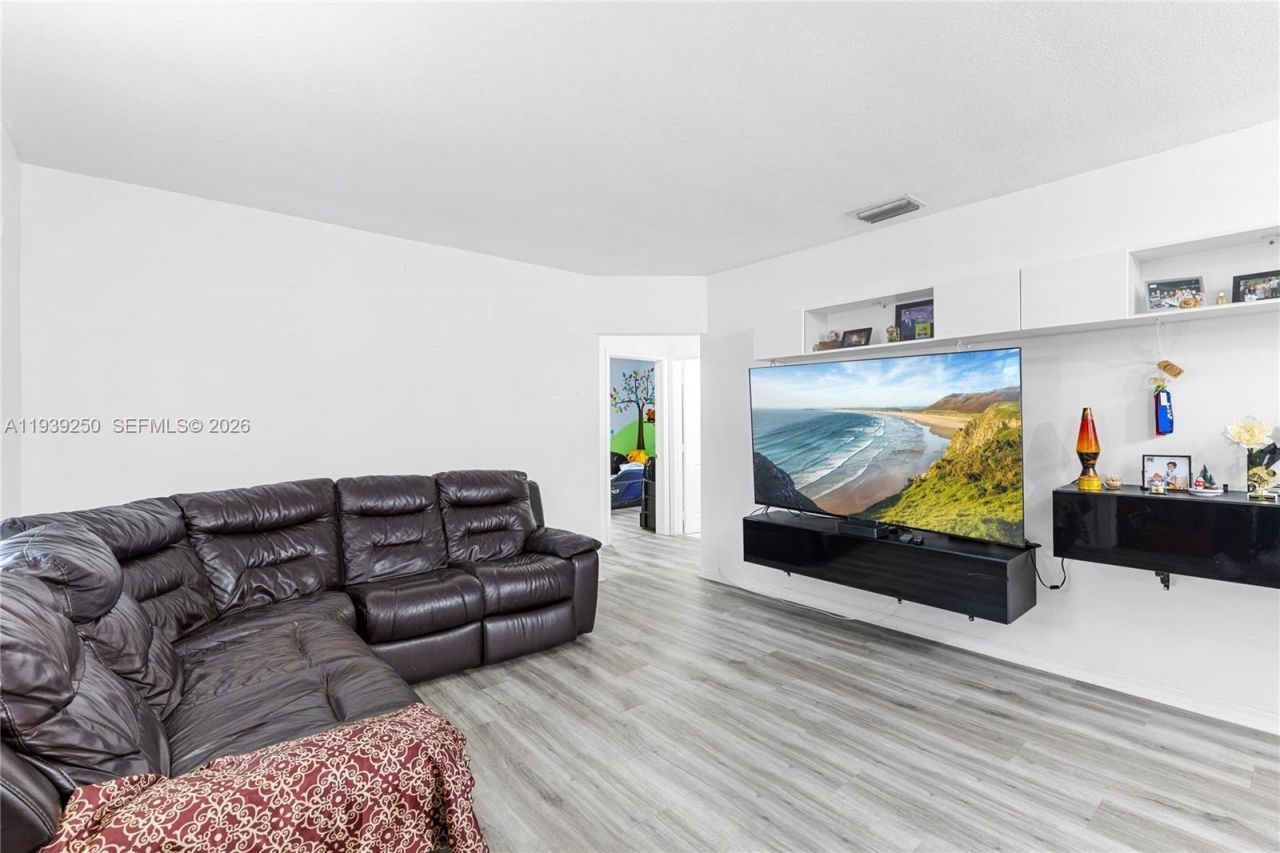 116 E 59 , Hialeah, FL 33013 Photo