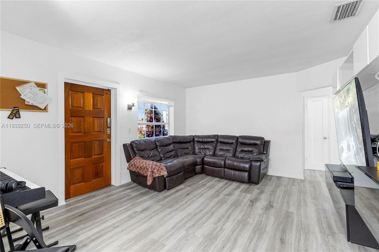 116 E 59 , Hialeah, FL 33013 Photo