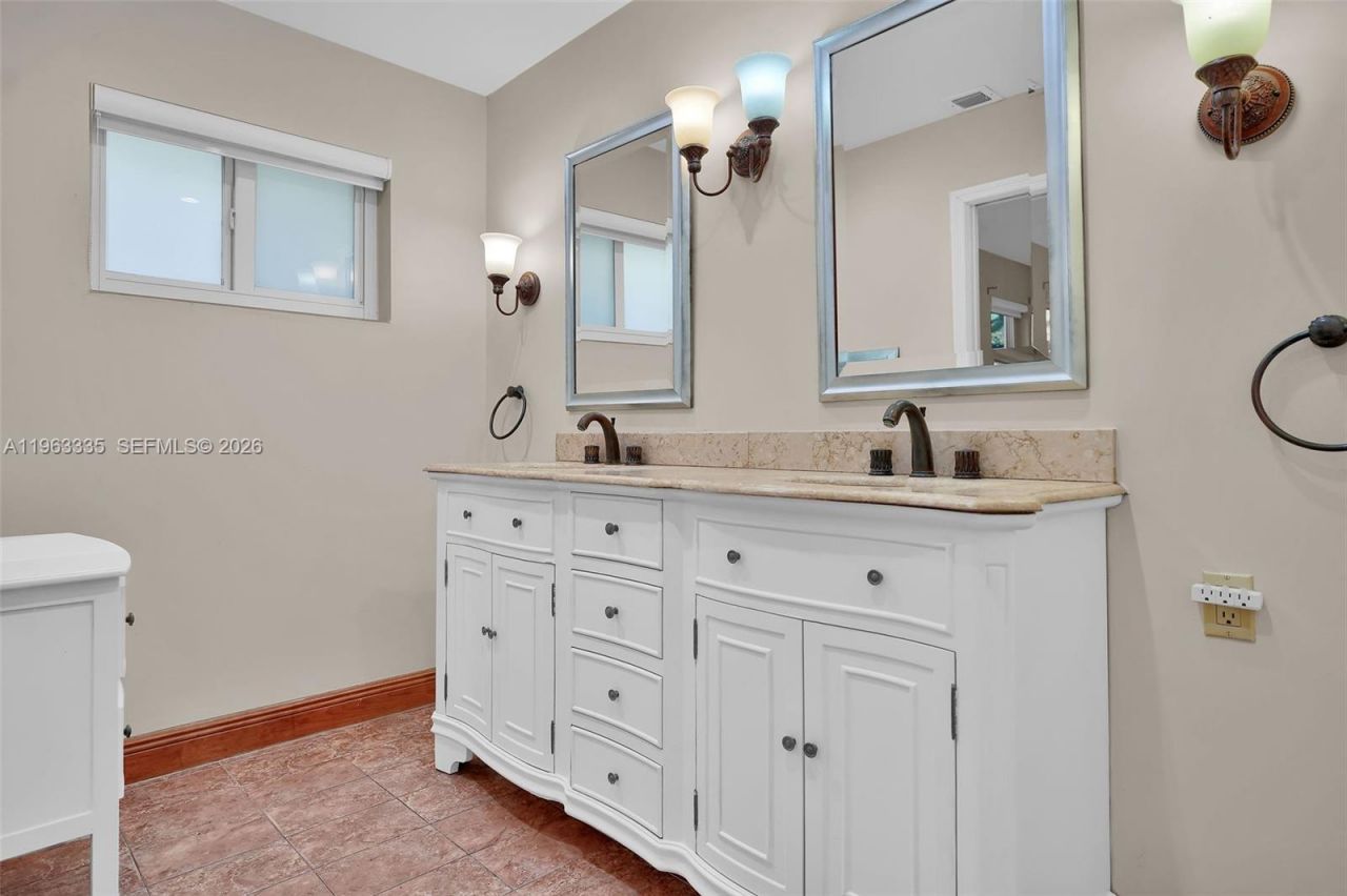 11472 SW 28th Ter, Miami, FL 33165 Photo