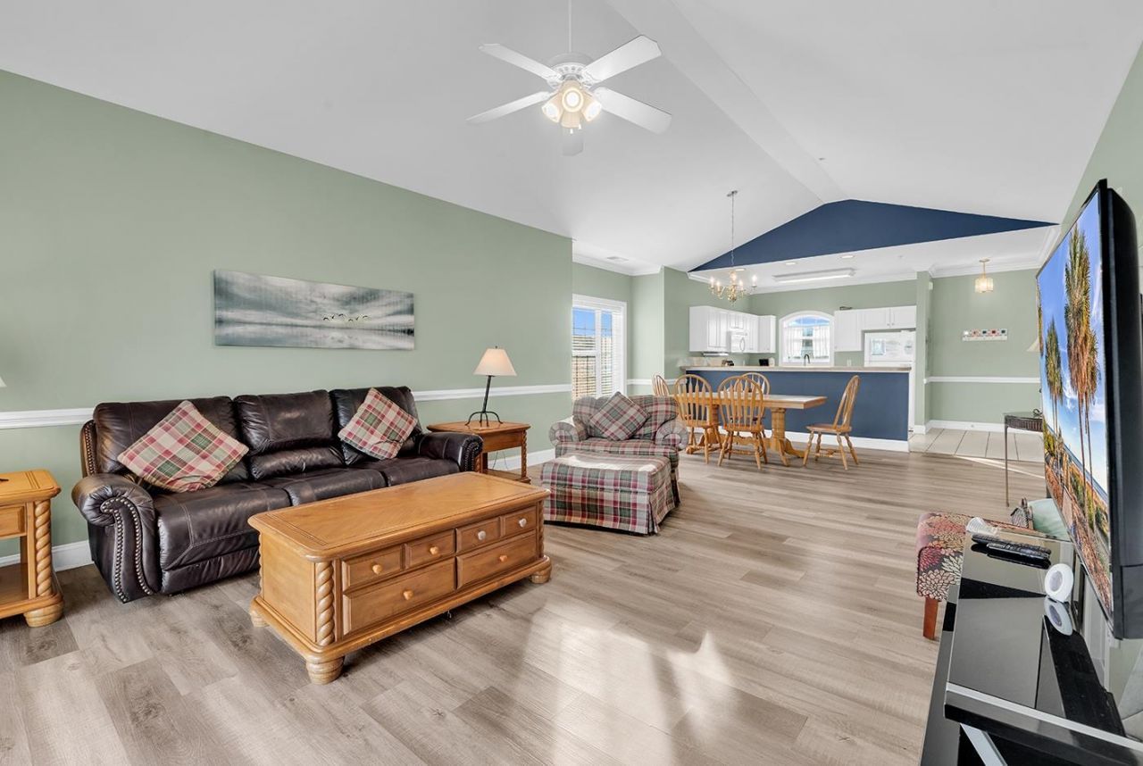 4878 Dahlia Ct. Photo 4