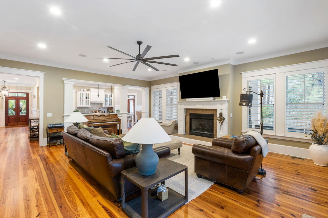 4058 Ten Shillings Way Photo 7