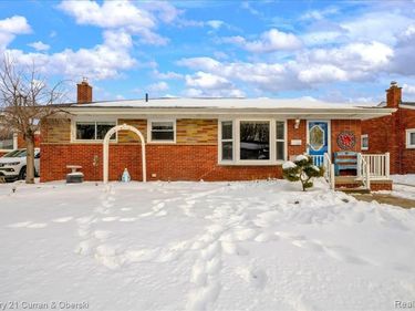 1829 W Longmeadow Road, Trenton, MI 48183