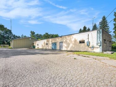 3344 E Bristol Road, Burton, MI 48529