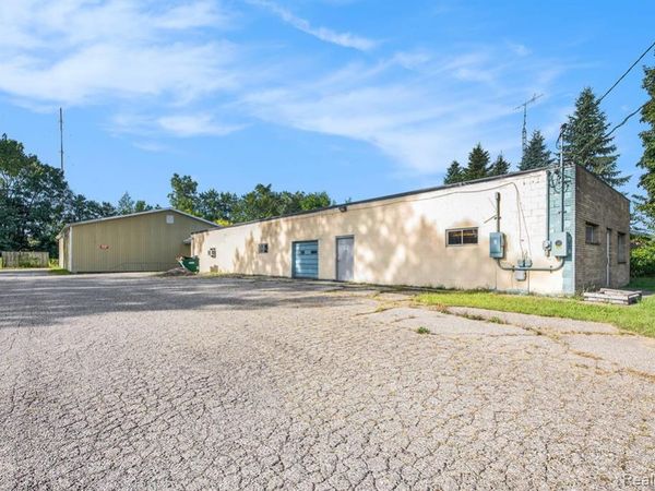 3344 E Bristol Road, Burton, MI 48529