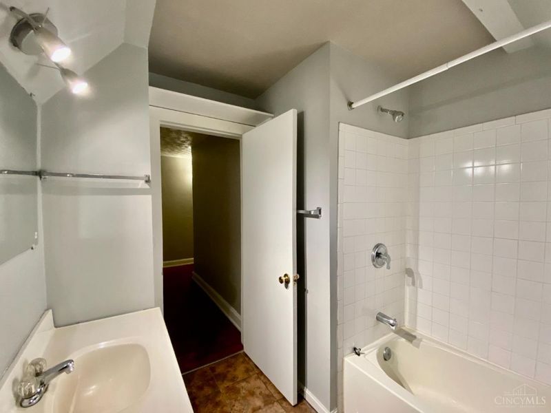 1025 Dana Avenue, Cincinnati, OH 45229 Photo 43