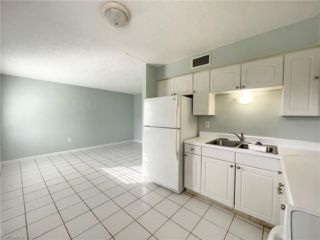 3325 Airport Rd N, Unit R2, Naples, FL 34105 Photo