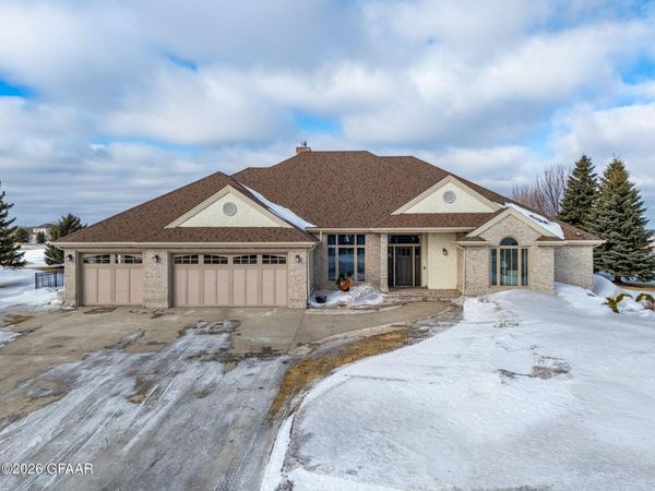 2511 ST ANDREWS Drive NW, East Grand Forks, MN 56721