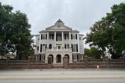 635 E Bay Street photo 4