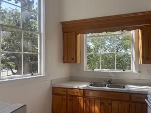 635 E Bay Street Photo 9