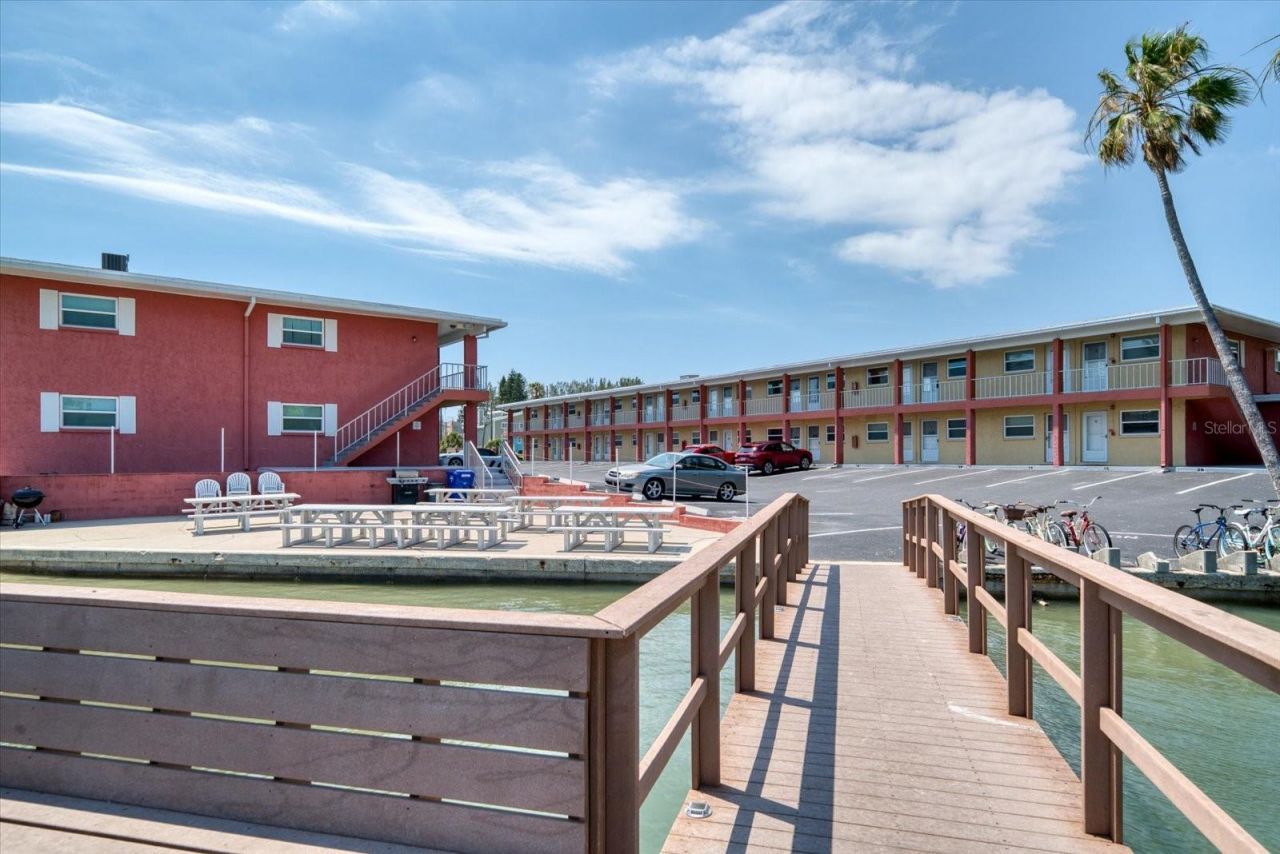 8565 W Gulf Boulevard, Unit 17S, Treasure Island, FL 33706 Main Photo